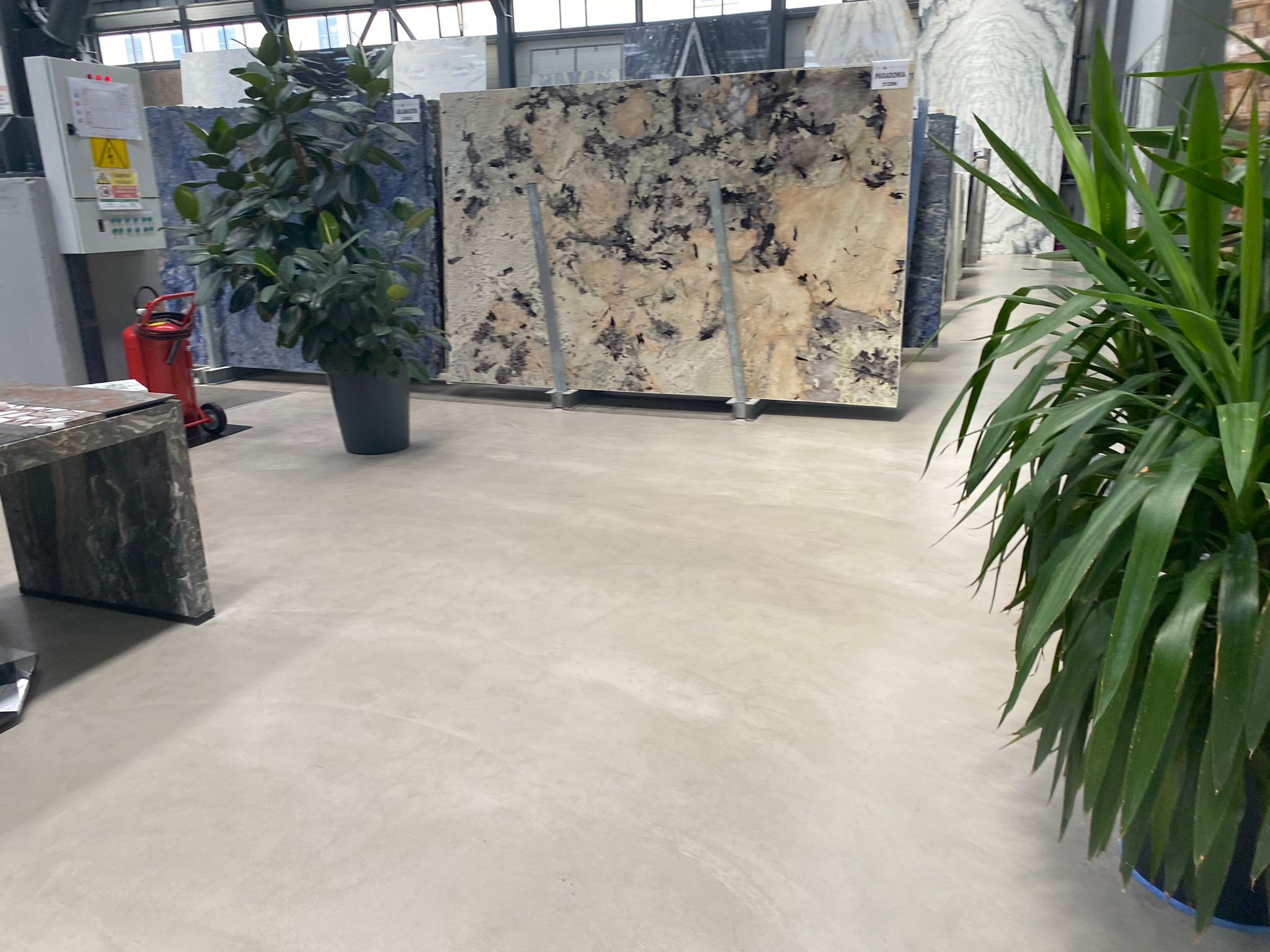 showroomlarda kristal beton